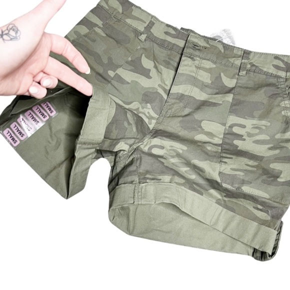 New with Tags Sanctuary Social Standard Women's Hero Relaxed Camo Utility Shorts - Picture 4 of 16
